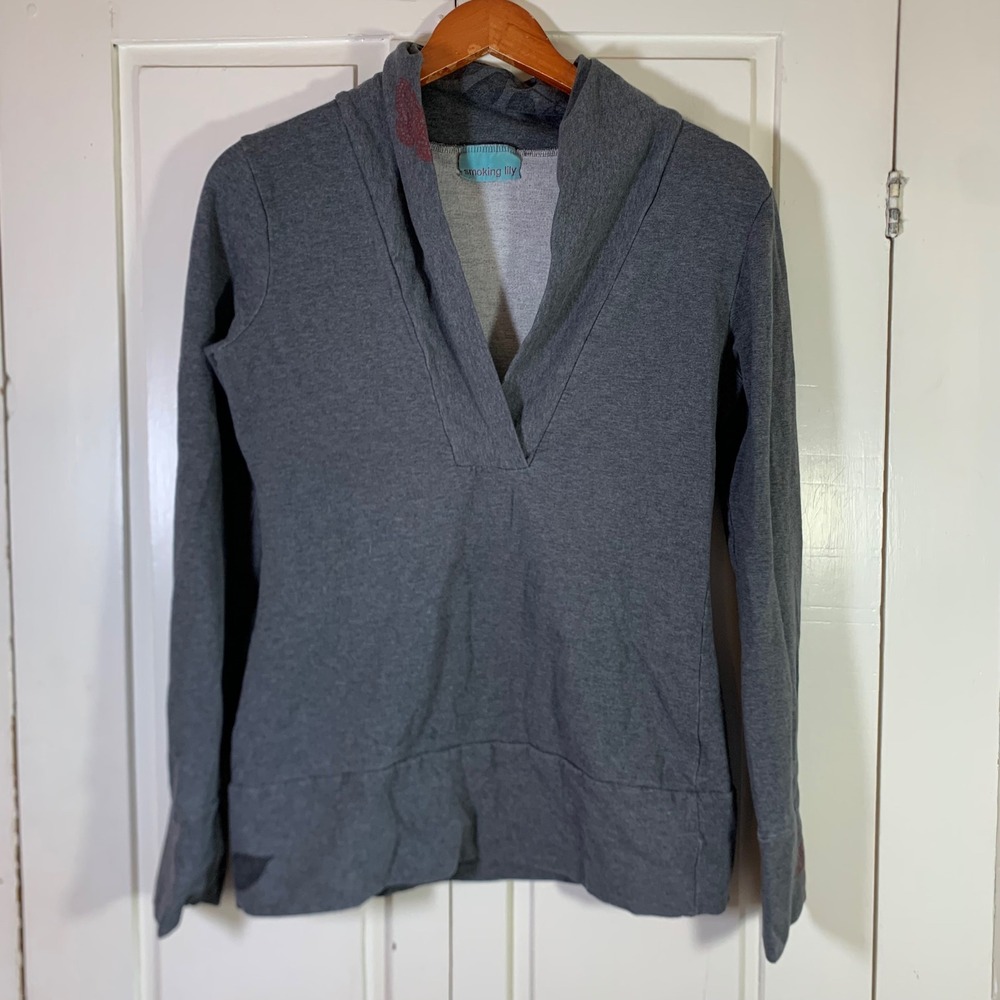 Smoking Lily Womens Gray V-Neck Pullover Top Graphic Print Made in Canada Large